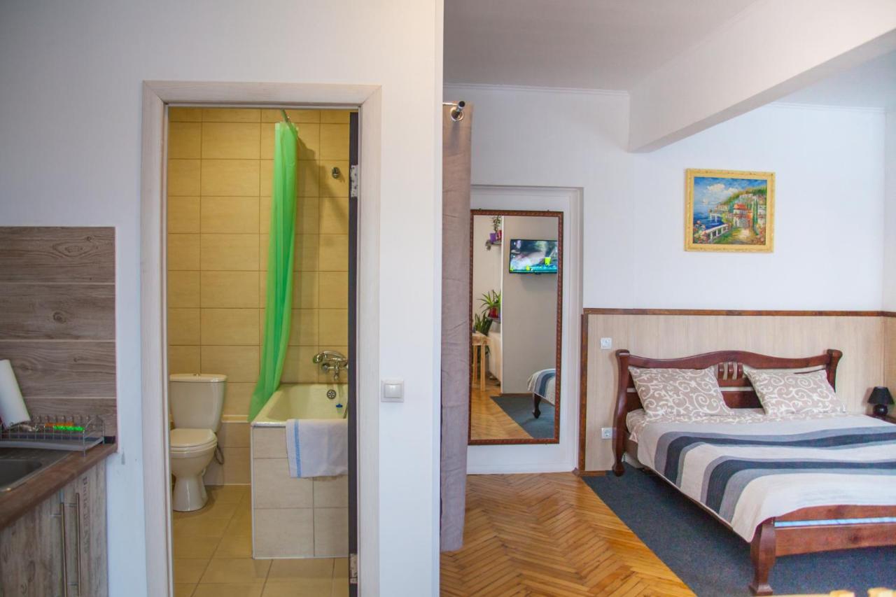 Art Apartment *